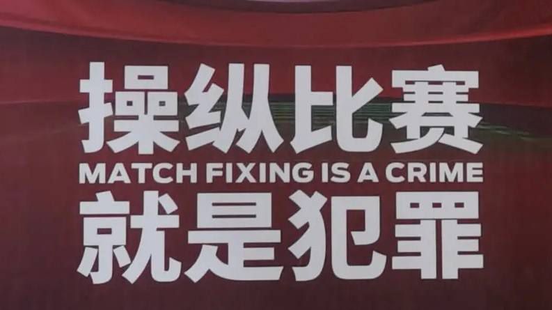 意大利著名足球记者里卡多-特雷维萨尼质疑尤文主帅阿莱格里，认为不该让弗拉霍维奇替补。